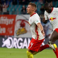 El Leipzig se exhibe ante el Schalke y se pone líder