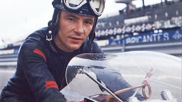 Una de las figuras más reconocidas del motociclismo español, Ángel Nieto se coronó 6 veces en el GP de Gran Bretaña. Lo consiguió en la categoría 125 cc en los años 1978, 1979, 1981, 1982, 1983 y 1984. En el 1979, Nieto hizo una de las hazañas más emocionantes en la historia del motociclismo. Tuvo una grave caída en una prueba internacional de una carrera de 250cc, con la mala fortuna de fracturarse la pelvis, maléolo derecho y un dedo del pie izquierdo. Ni un mes había pasado del accidente cuando se presentó en Silverstone quitándose las escayolas. Salió mal, pero consiguió remontar a todo el pelotón y ganó con autoridad en la última curva. En el año 1982 también se vivió una carrera vibrante entre Ángel Nieto y su máximo rival Ricardo Tormo, donde hubo continuos adelantamientos entre ambos. Nieto se impuso en esta carrera por una centésima, pero siempre con la duda de si fue el ganador, ya que levantó la mano nada más cruzar la línea de meta. Es el piloto que más veces ha ganado aquí.