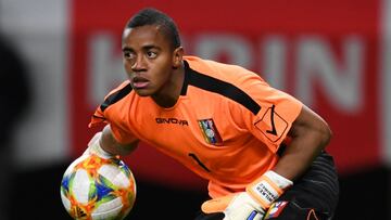 La inminente salida de Cillessen en el pasado mercado de verano, puso al Barcelona a buscar arquero y entre los candidatos apareció el venezolano de Millonarios. Finalmente llegó Neto desde el Valencia.