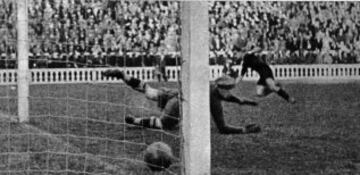 El 21 de abril de 1935 el Barcelona derrotó al Real Madrid por 5-0 con 4 goles de Ventolrá y 1 de Escolá, impidiendo que los blancos se pusieran lideres en la clasificación de La Liga.