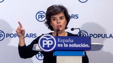 GRAF2717. GIRONA (ESPAÑA), 16/12/2017.- La vicepresidenta del Gobierno, Soraya Sáenz de Santamaría, arropa al cabeza de lista del PPC en las elecciones del 21D, Xavier García Albiol, y a la candidata por Girona, Maria Àngels Olmedo, en una comida-mitin en Girona. EFE/Quique García