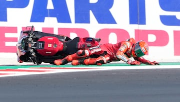 La caída de Márquez en el esprint de Misano es la décima de la temporada.