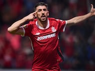 Paulinho festejando un gol con Toluca.