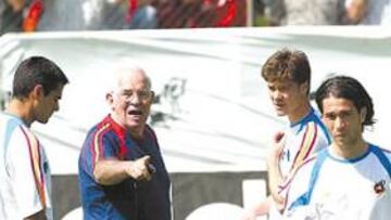 <b>MÁXIMA EXIGENCIA. </b>Luis no deja nada al azar y ayer trabajó la táctica con los jugadores suplentes.