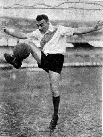 He started out with River Plate where he played from 1945 until 1949. At the start of the 1953/54 season he signed for Real Madrid where he would remain for 11 seasons