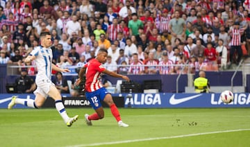 El carrilero gana la espalda a Traoré tras un gran pase de Koke por encima de la defensa y luego controla a la perfección para acomodársela en el área y definir con la zurda al primer palo.