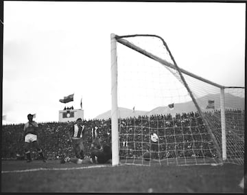 El 10 de agosto de 1938 se inauguró el Estadio Nemesio Camacho El Campín. Así se veía el estadio en la época del Dorado.