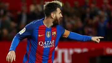 Football Soccer - Spanish La Liga Santander - Sevilla v Barcelona - Ramon Sanchez Pizjuan Stadium, Seville, Spain - 6/11/2016. Barcelona&#039;s Lionel Messi celebrates after scoring. REUTERS/ Marcelo del Pozo