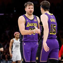 Los Lakers juegan “desnudos” con Doncic