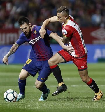 Leo Messi tussles with Pablo Maffeo.