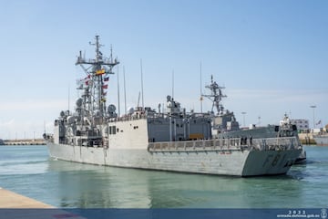 La ¡°Santa Mar¨ªa¡± es una fragata moderna de la Armada Espa?ola, dise?ada para misiones de defensa, vigilancia y protecci¨®n mar¨ªtima. Es la primera de una serie de seis buques con base en Rota, que llevan nombres como Santa Mar¨ªa, Victoria, Numancia, Reina Sof¨ªa, Navarra y Canarias. Estas fragatas son vers¨¢tiles y est¨¢n equipadas con sistemas avanzados para operar en diferentes escenarios y misiones internacionales.