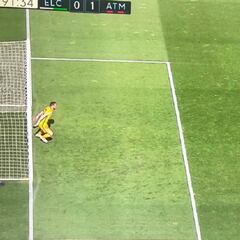 Polémica por el penalti del Elche: no se repite si la infracción del portero no influye