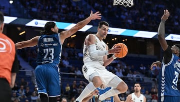 El alero del Real Madrid Mario Hezonja, durante el partido de la 3ª jornada de la Liga Endesa de baloncesto ante el San Pablo Burgos.