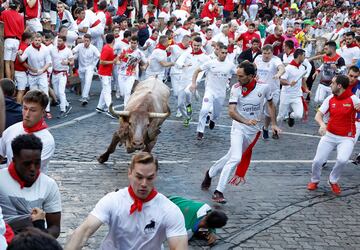 Este 7 de julio serán los toros de la ganadería Núñez del Cuvillo los que recorran las calles de la capital navarra. De esta forma comienza así el primero de los ocho encierros de las fiestas. 