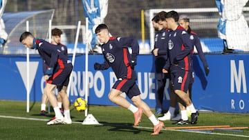 Kevin Snchez se entrena con el primer equipo.