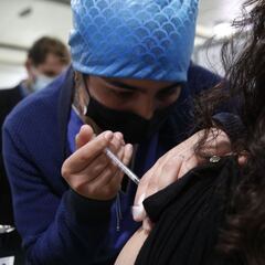 Calendario de Vacunación COVID hoy, lunes 6 de diciembre: ¿quién recibe la tercera dosis de refuerzo?