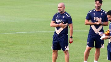Paco López en un entrenamiento semanal en la Ciudad Deportiva Bahía de Cádiz.