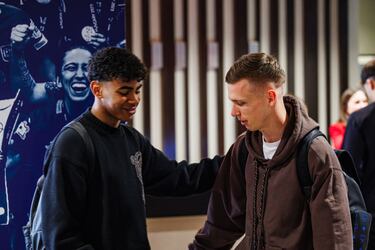 Lamine Yamal y Dani Olmo. 