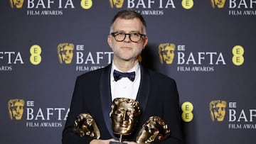Paul Thomas Anderson con sus BAFTA en 2026