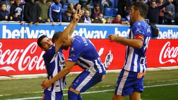 Resumen y goles del Alav&eacute;s 2-1 Huesca. Los tantos de Jony y Sobrino dieron la vuelta al gol inicial de Moi G&oacute;mez y el Alav&eacute;s logr&oacute; as&iacute; su s&eacute;ptimo triunfo en LaLiga