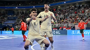 Antonio celebra uno de sus goles en la final de la Eurocopa ante Portugal.