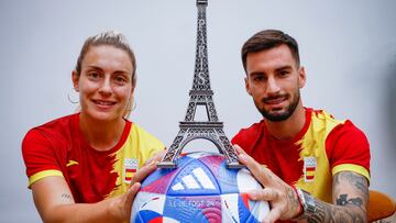 AS reúne en Burdeos a las dos grandes estrellas de las Selecciones olímpicas Alexia Putellas y Álex Baena.