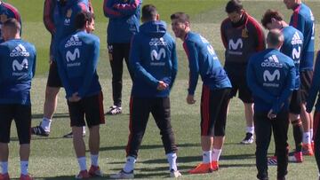 El ataque de risa de Asensio con las bromas de Diego Costa