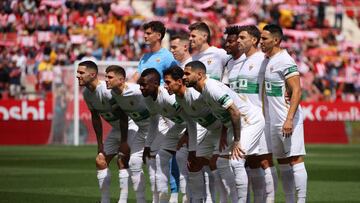 GIRONA, SPAIN - APRIL 16: Players of Elche CF pose for a photo prior to the LaLiga Santander match between Girona FC and Elche CF at Montilivi Stadium on April 16, 2023 in Girona, Spain. (Photo by Eric Alonso/Getty Images)