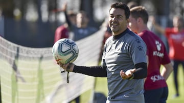Míchel afronta su primera crisis en el Huesca