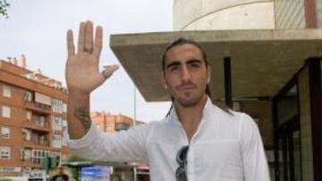 <b>ADIÓS. </b>Chico posa para AS levantando el brazo para despedirse.