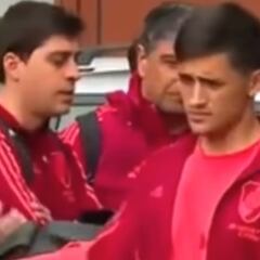 Un hincha de Colo Colo se acerca a Pablo Solari en Chile y esto ocurre