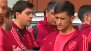 Un hincha de Colo Colo se acerca a Pablo Solari en Chile y esto ocurre