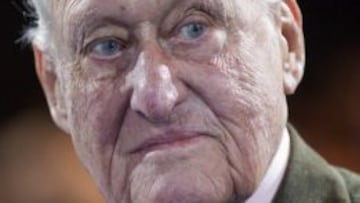 Havelange ha resignado de su puesto como presidente honorario de la FIFA, acusado de recibir sobornos.