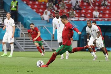 2-2. Cristiano Ronaldo marca de penalti el segundo gol de la selección de Portugal.