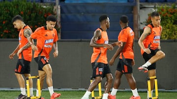 AMDEP059. BARRANQUILLA (COLOMBIA), 18/11/2024.- Jugadores de Colombia participan en un entrenamiento este lunes, en el estadio Metropolitano en Barranquilla (Colombia). Colombia enfrentará a Ecuador como parte de las eliminatorias para el Mundial de 2026. EFE/ Mauricio Dueñas Castañeda
