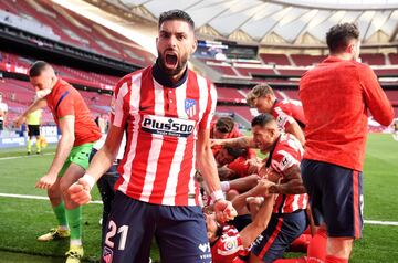 Los jugadores rojiblancos celebran el 2-1 de Luis Suárez. 