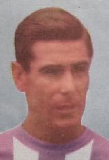 Jugó con el Valladolid la temporada 62/63 y 63/64 y anteriormente con el Barcelona la temporada 59/60 y 60/61.
