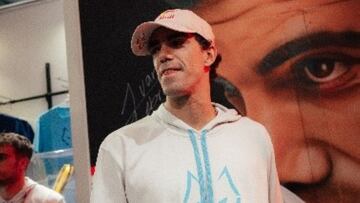 Juan Lebrón, en una tienda de Babolat