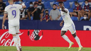 Vinicius, con Benzema.