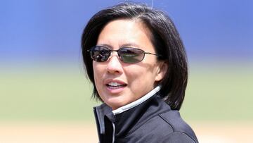 Cuando Ng llegó al Yankee Stadium en 1998, a sus 29 años, se convirtió en la persona más joven en ser asistente del gerente general, y la segunda mujer en llegar a ese puesto.
