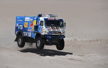 Undécima etapa entre Belén, Fiambalá y Chilecito. El piloto ruso Eduard Nikolaev con Kamaz.