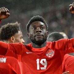 Davies se cita con Messi