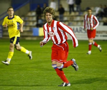 Jugó durante dos años desde 2008 a 2010 con el Atlético de Madrid. 