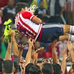 Omar Bravo anota doblete histórico; Chivas vence a Morelia