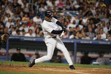 el puertorriqueño patrulló el prado central del Yankee Stadium y ganó cuatro Series Mundiales. Pero eso no fue suficiente para Williams, quien en sus últimos años con los “Mulos de Manhattan” ya contaba con un álbum de estudio (lanzado en 2003) y en 2009 publicó Moving Forward.