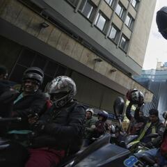 ¿Por qué protestan los motociclistas en Bogotá y qué respuestas les han dado?