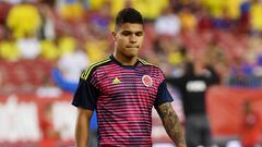 Juan Camilo &#039;Cucho&#039; Hern&aacute;ndez durante el calentamiento antes de un partido de la Selecci&oacute;n Colombia.