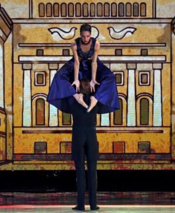 Espectáculo en el escenario del sorteo de la fase previa para el mundial de Rusia 2018.