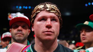 MEX4359. GUADALAJARA (MÉXICO), 06/05/2023.- El mexicano Saúl "Canelo" Álvarez celebra la defensa de sus títulos mundiales de peso Supermediano del CMB, AMB, OMB y FIB ante el inglés John Ryder hoy, durante un combate en el estadio Akron, en Guadalajara (México). EFE/Francisco Guasco