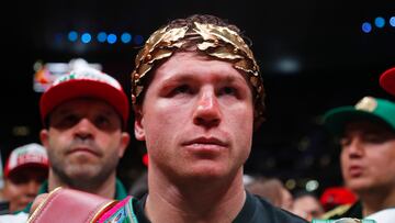 MEX4359. GUADALAJARA (MÉXICO), 06/05/2023.- El mexicano Saúl "Canelo" Álvarez celebra la defensa de sus títulos mundiales de peso Supermediano del CMB, AMB, OMB y FIB ante el inglés John Ryder hoy, durante un combate en el estadio Akron, en Guadalajara (México). EFE/Francisco Guasco